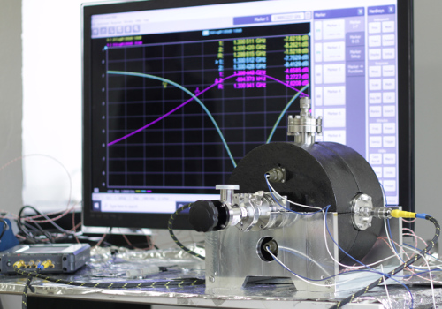Average Current Monitor connected to RF test equipment